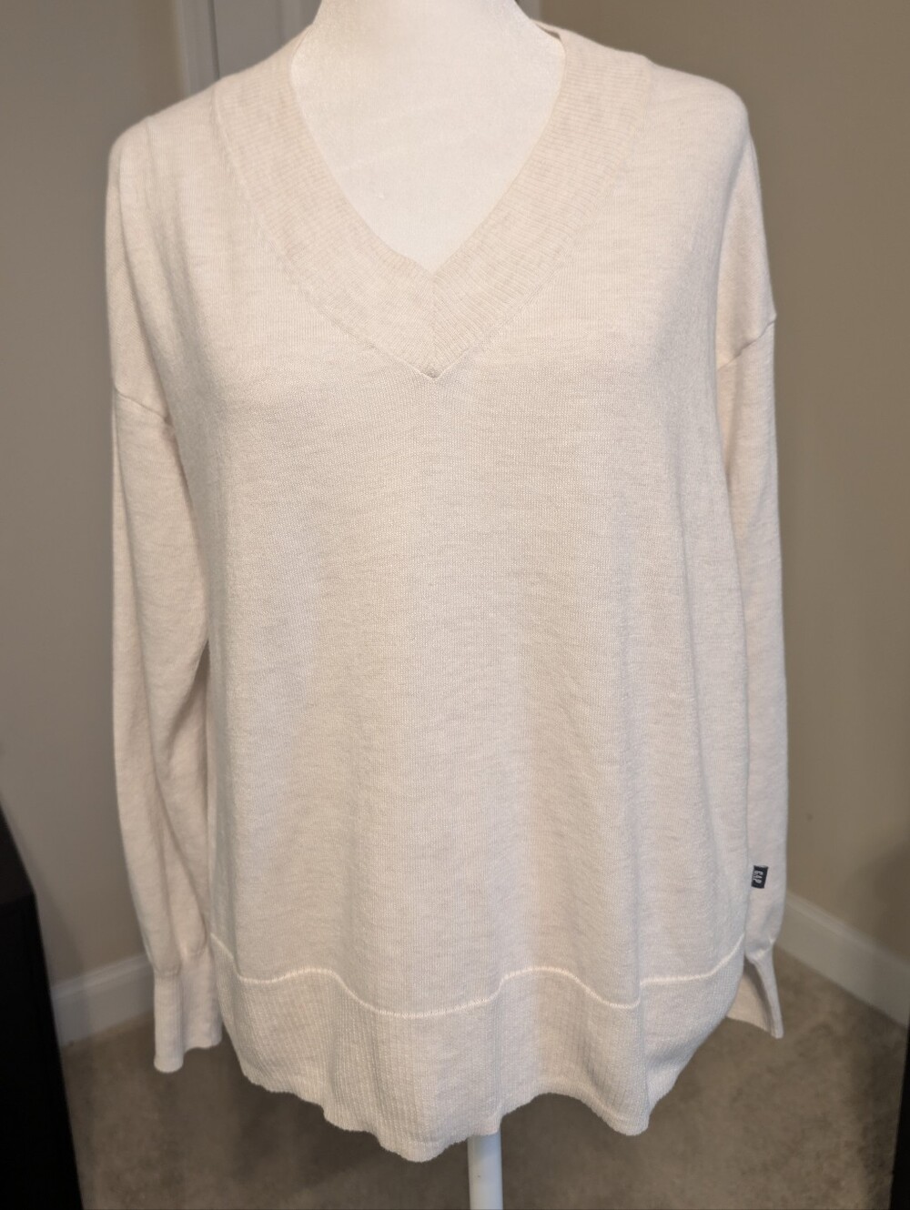 GAP Women's V-Neck Sweater in Light Beige